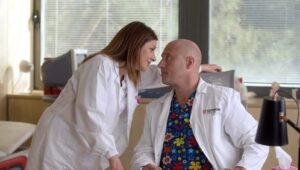 Ki Omws Eimai Akoma Edw 2022: 1×33