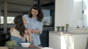 Ki Omws Eimai Akoma Edw 2022: 1×31